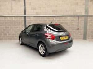 2014 Peugeot 208 1.2 Vti Puretech Style Euro 5 5dr in Grey — image 4