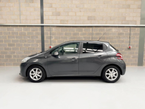 2014 Peugeot 208 1.2 Vti Puretech Style Euro 5 5dr in Grey — image 6