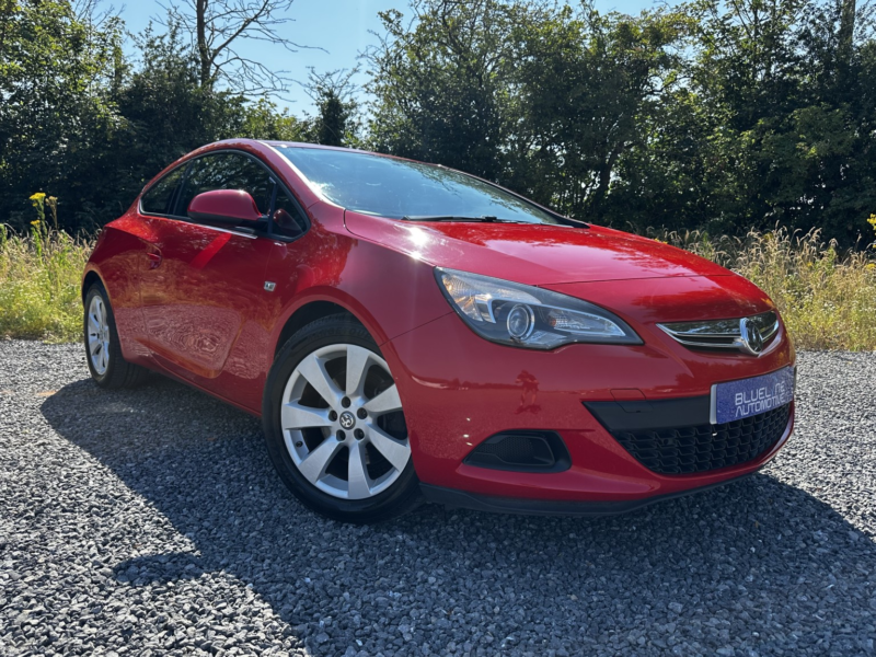 2015 Vauxhall Astra Gtc 1.4 T 16v Sport in Red — image 1