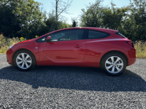 2015 Vauxhall Astra Gtc 1.4 T 16v Sport in Red — image 4