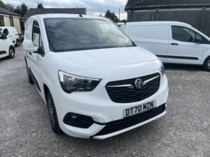 2021 Vauxhall Combo 1.5 Turbo D 2300 Sportive in White — image 2
