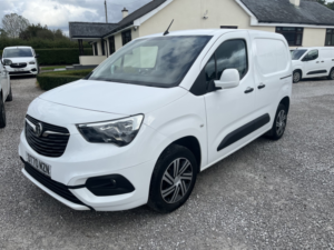 2021 Vauxhall Combo 1.5 Turbo D 2300 Sportive in White — image 6