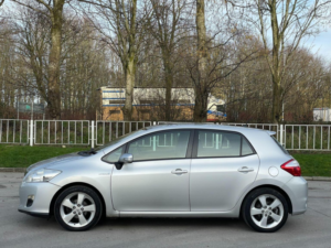 2011 Toyota Auris 1.8 Vvt-H T4 CVT Euro 5 (s/s) 5dr in Silver — image 4