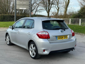 2011 Toyota Auris 1.8 Vvt-H T4 CVT Euro 5 (s/s) 5dr in Silver — image 5