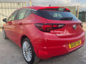 2019 Vauxhall Astra 1.4i Turbo Elite Nav Euro 6 5dr in Red — image 4