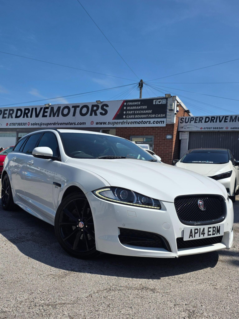 2014 Jaguar Xf 2.2d R-Sport Sportbrake Auto Euro 5 (s/s) 5dr in White — image 1
