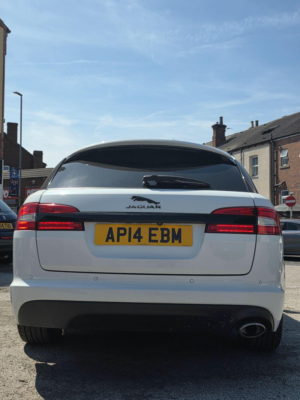 2014 Jaguar Xf 2.2d R-Sport Sportbrake Auto Euro 5 (s/s) 5dr in White — image 5