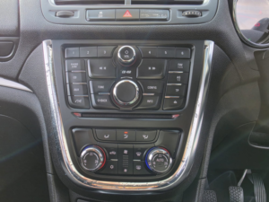 2016 Vauxhall Mokka 1.6i Exclusiv SUV 5dr Petrol Manual 2WD Euro 6 (s/s) (115 Ps) in Silver — image 5