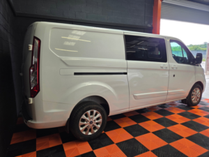 2022 Ford Transit Custom 2.0 300 Ecoblue Limited Crew Van Double Cab 5dr Diesel Manual L2 H1 Euro 6 (s/s) (130 Ps) in White — image 4