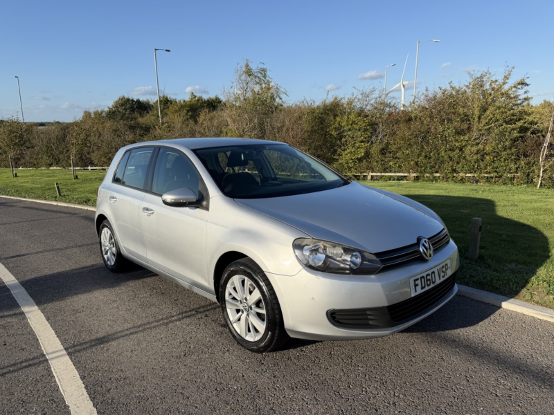 2011 Volkswagen Golf 1.6 Tdi Match in Silver — image 1