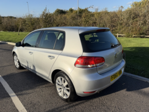 2011 Volkswagen Golf 1.6 Tdi Match in Silver — image 4