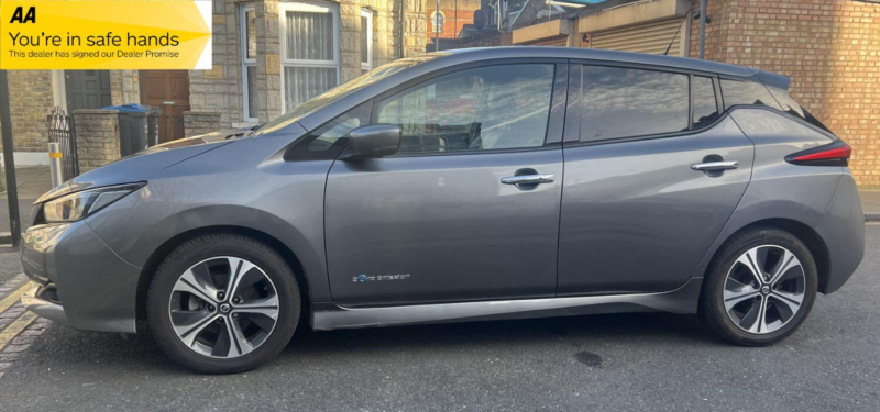 2018 Nissan Leaf 40kwh N-Connecta in Grey — image 1