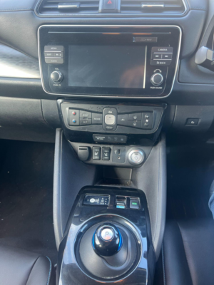 2018 Nissan Leaf 40kwh N-Connecta in Grey — image 4