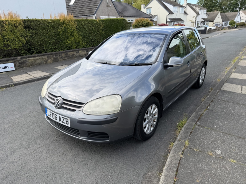 2006 Volkswagen Golf 1.6 Fsi Se in Grey — image 1