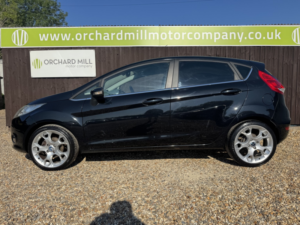 2010 Ford Fiesta 1.6 Titanium in Black — image 3