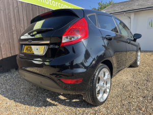 2010 Ford Fiesta 1.6 Titanium in Black — image 6