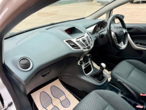 2011 Ford Fiesta 1.25 Zetec 5dr in White — image 5