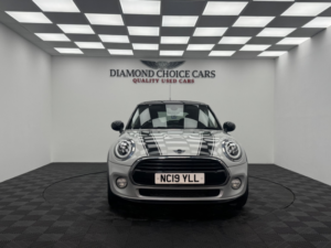 2019 MINI Hatch 1.5 3-Door Hatch Cooper Classic in Silver — image 2
