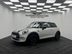 2019 MINI Hatch 1.5 3-Door Hatch Cooper Classic in Silver — image 3