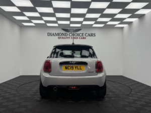 2019 MINI Hatch 1.5 3-Door Hatch Cooper Classic in Silver — image 5