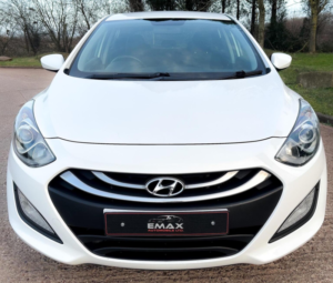 2012 Hyundai I30 1.6 Crdi Style Nav Auto Euro 5 5dr in White — image 2