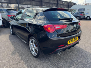 2016 Alfa Romeo Giulietta 2.0 Jtdm-2 Speciale Tct Euro 6 (s/s) 5dr in Black — image 5