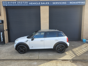 2011 MINI Countryman 1.6 Cooper D All4 Countryman in White — image 2