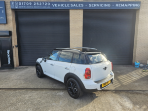 2011 MINI Countryman 1.6 Cooper D All4 Countryman in White — image 3