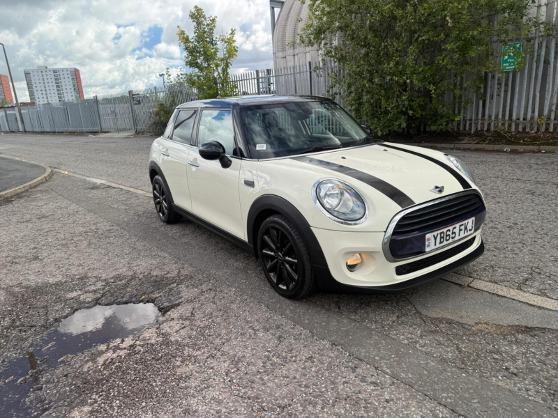 2015 MINI Hatch 1.5 Cooper D Euro 6 (s/s) 5dr in White — image 1