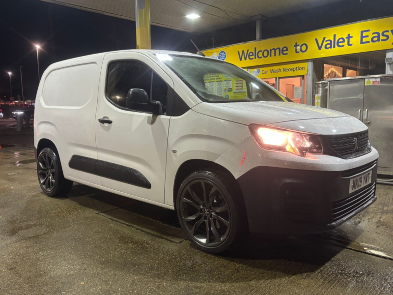 2019 Peugeot Partner 1.6 Bluehdi 1000 Professional in White — image 1