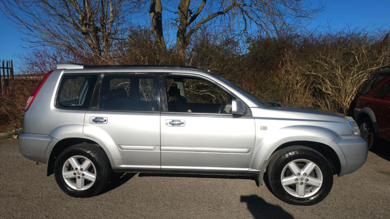 2004 Nissan X-Trail 2.2 Dci Sport in Silver — image 1