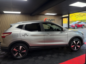 2016 Nissan Qashqai 1.2 Dig-T N-Connecta SUV 5dr Petrol Manual 2WD Euro 6 (s/s) (115 Ps) in Silver — image 2