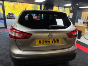 2016 Nissan Qashqai 1.2 Dig-T N-Connecta SUV 5dr Petrol Manual 2WD Euro 6 (s/s) (115 Ps) in Silver — image 4