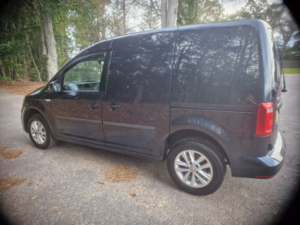 2020 Volkswagen Caddy 2.0 Tdi C20 Highline in Blue — image 3