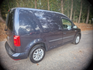 2020 Volkswagen Caddy 2.0 Tdi C20 Highline in Blue — image 4