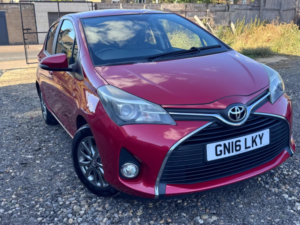 2016 Toyota Yaris 1.33 Dual Vvt-I Icon Euro 6 5dr in Red — image 2