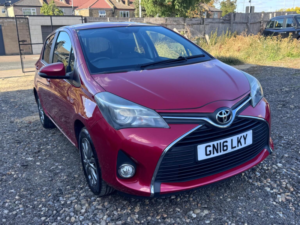 2016 Toyota Yaris 1.33 Dual Vvt-I Icon Euro 6 5dr in Red — image 3