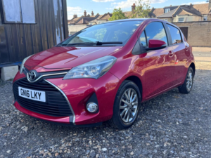2016 Toyota Yaris 1.33 Dual Vvt-I Icon Euro 6 5dr in Red — image 4