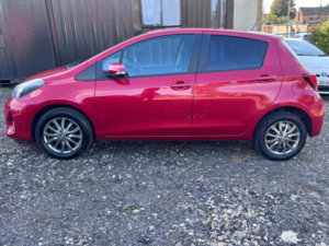 2016 Toyota Yaris 1.33 Dual Vvt-I Icon Euro 6 5dr in Red — image 5