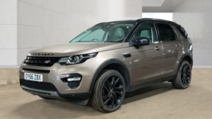 2016 Land Rover Discovery Sport Td4 Hse Black in Brown — image 2