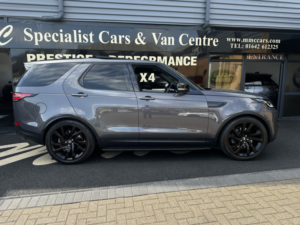 2017 Land Rover Discovery 3.0 Td V6 Hse Luxury in Grey — image 4