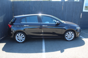 2016 Fiat Tipo 1.3 Tipo Hatchback 1.3 Multijet Ii 95hp Lounge in Black — image 4