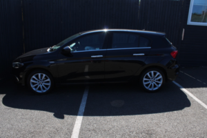 2016 Fiat Tipo 1.3 Tipo Hatchback 1.3 Multijet Ii 95hp Lounge in Black — image 5