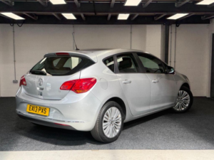 2013 Vauxhall Astra 1.6 16v Energy Euro 5 5dr — image 2