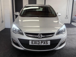 2013 Vauxhall Astra 1.6 16v Energy Euro 5 5dr — image 3