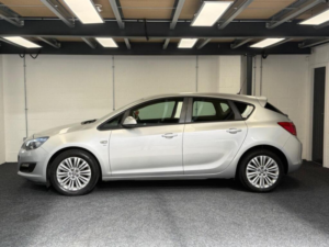 2013 Vauxhall Astra 1.6 16v Energy Euro 5 5dr — image 4
