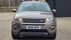 2016 Land Rover Discovery Sport 2.0 Td4 Se Tech Auto 4WD Euro 6 (s/s) 5dr in Brown — image 3