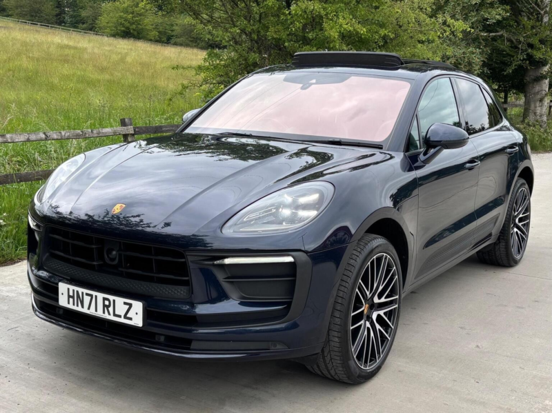 2021 Porsche Macan 2.0t Pdk 4WD Euro 6 (s/s) 5dr in Blue — image 1