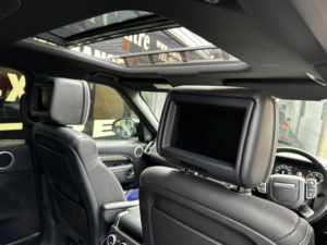 2018 Land Rover Discovery 3.0 Td V6 Hse Luxury in Blue — image 3