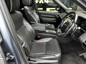 2018 Land Rover Discovery 3.0 Td V6 Hse Luxury in Blue — image 5